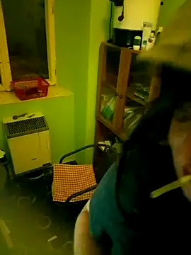 Snapshot of Adrianka chatting on 10/03/25, 11:28 Adrianka online show from 10/03/25, 11:28