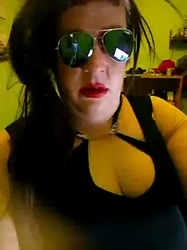 Snapshot of Adrianka chatting on 10/02/25, 12:47 Adrianka online show from 10/02/25, 12:47