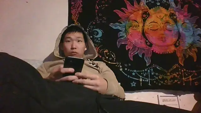 Snapshot of thekinkyasian chatting on 01/24/25, 04:05 thekinkyasian online show from 01/24/25, 04:05