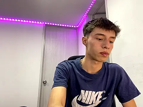 Snapshot of Juanmres chatting on 09/16/25, 04:46 Juanmres online show from 09/16/25, 04:46