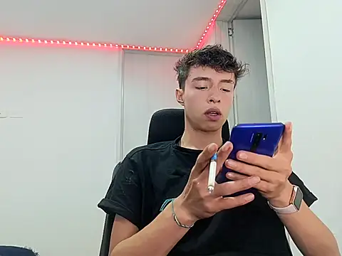 Snapshot of Juanmres chatting on 09/26/25, 11:22 Juanmres online show from 09/26/25, 11:22