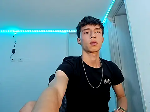 Snapshot of Juanmres chatting on 10/11/25, 03:29 Juanmres online show from 10/11/25, 03:29