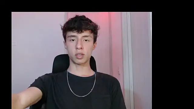 Snapshot of Juanmres chatting on 10/28/25, 03:07 Juanmres online show from 10/28/25, 03:07