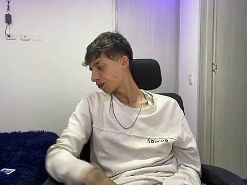 Snapshot of Juanmres chatting on 09/23/25, 06:20 Juanmres online show from 09/23/25, 06:20