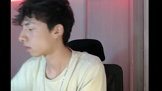 Snapshot of Juanmres chatting on 11/19/25, 05:18 Juanmres online show from 11/19/25, 05:18