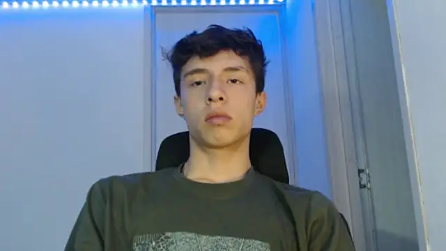 Snapshot of Juanmres chatting on 10/24/25, 04:44 Juanmres online show from 10/24/25, 04:44