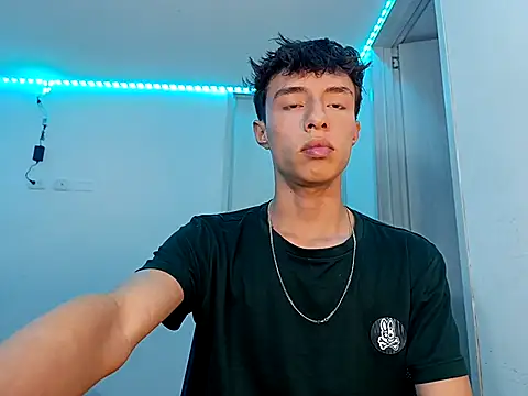 Snapshot of Juanmres chatting on 10/09/25, 12:22 Juanmres online show from 10/09/25, 12:22