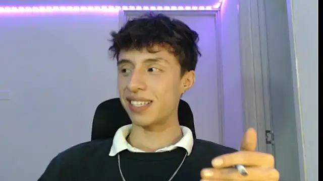 Snapshot of Juanmres chatting on 10/16/25, 03:26 Juanmres online show from 10/16/25, 03:26