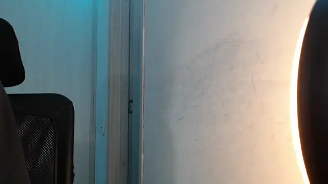 Snapshot of Juanmres chatting on 10/14/25, 09:47 Juanmres online show from 10/14/25, 09:47