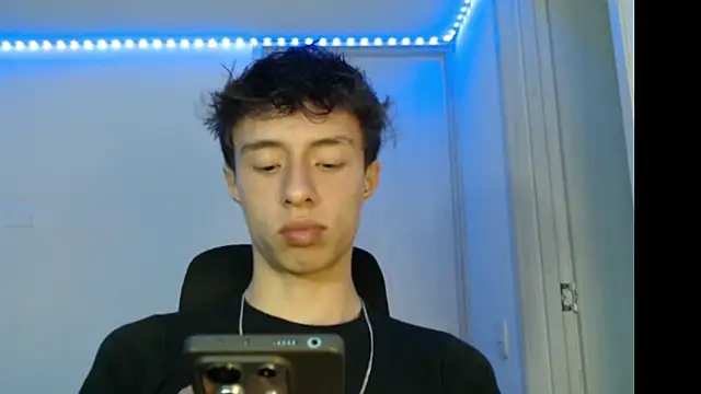 Snapshot of Juanmres chatting on 10/22/25, 03:28 Juanmres online show from 10/22/25, 03:28