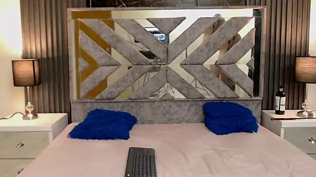 Snapshot of _nicolesweet chatting on 02/27/25, 07:58 nicolesweet online show from 02/27/25, 07:58