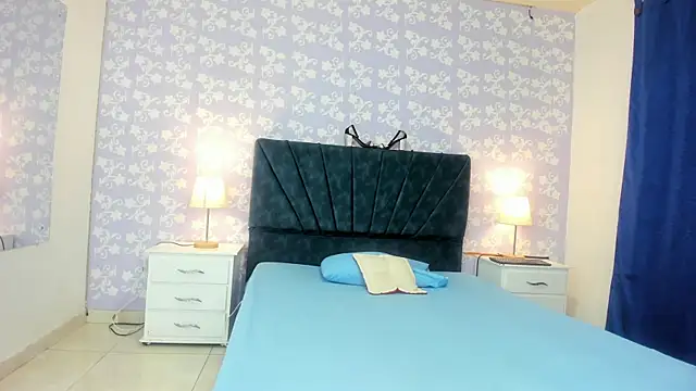 Snapshot of _nicolesweet chatting on 09/21/25, 07:30 nicolesweet online show from 09/21/25, 07:30