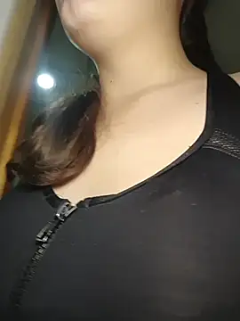 Snapshot of Vale_Saenzz chatting on 10/14/25, 10:53 Vale Saenzz online show from 10/14/25, 10:53