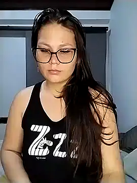 Snapshot of Vale_Saenzz chatting on 02/16/25, 01:25 Vale Saenzz online show from 02/16/25, 01:25