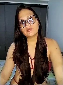 Snapshot of Vale_Saenzz chatting on 02/05/25, 12:53 Vale Saenzz online show from 02/05/25, 12:53