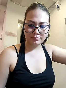 Snapshot of Vale_Saenzz chatting on 03/11/25, 08:42 Vale Saenzz online show from 03/11/25, 08:42
