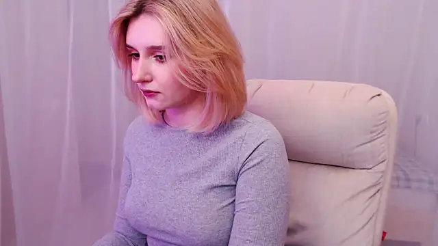 Snapshot of Freya_Celestial chatting on 02/22/25, 01:13 Freya Celestial online show from 02/22/25, 01:13