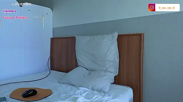 Snapshot of Doh728 chatting on 10/10/25, 12:55 Doh728 online show from 10/10/25, 12:55