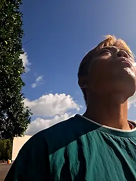 Snapshot of Doh728 chatting on 11/01/25, 01:23 Doh728 online show from 11/01/25, 01:23