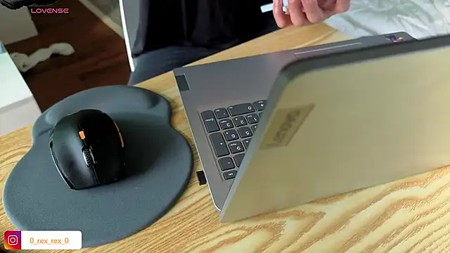 Snapshot of Doh728 chatting on 11/27/25, 02:12 Doh728 online show from 11/27/25, 02:12