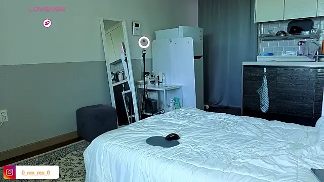 Snapshot of Doh728 chatting on 10/29/25, 01:48 Doh728 online show from 10/29/25, 01:48