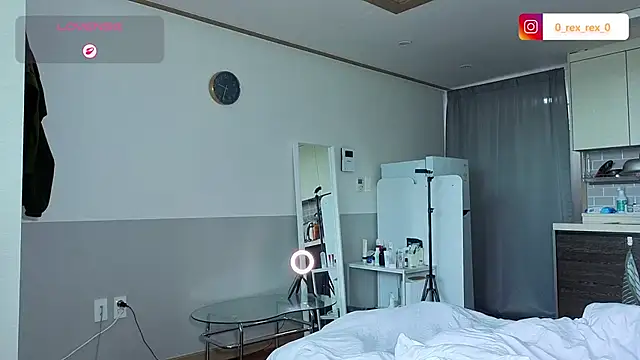 Snapshot of Doh728 chatting on 10/18/25, 12:34 Doh728 online show from 10/18/25, 12:34