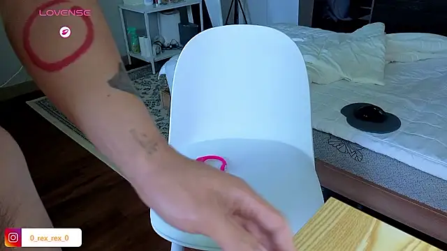 Snapshot of Doh728 chatting on 11/22/25, 12:54 Doh728 online show from 11/22/25, 12:54