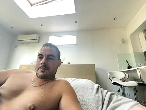 Snapshot of justeqqun chatting on 11/01/25, 02:33 justeqqun online show from 11/01/25, 02:33