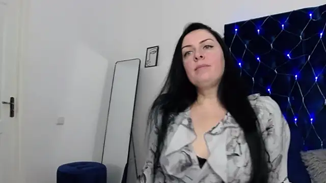 JacquelineElle online show from 02/10/25, 06:35