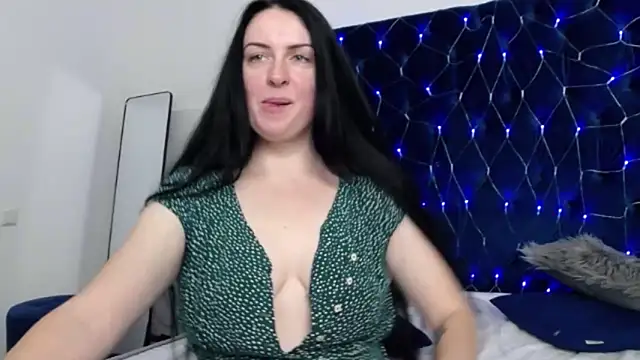 JacquelineElle online show from 02/17/25, 09:21
