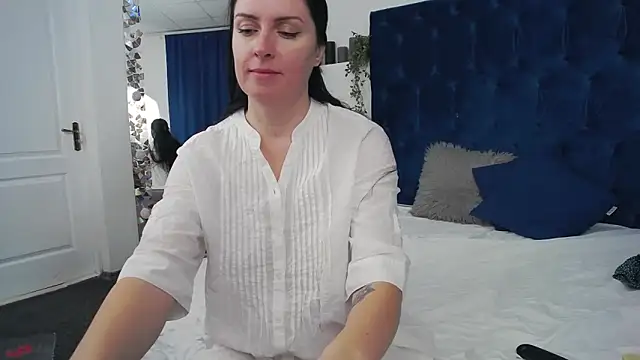 JacquelineElle online show from 03/23/25, 02:04
