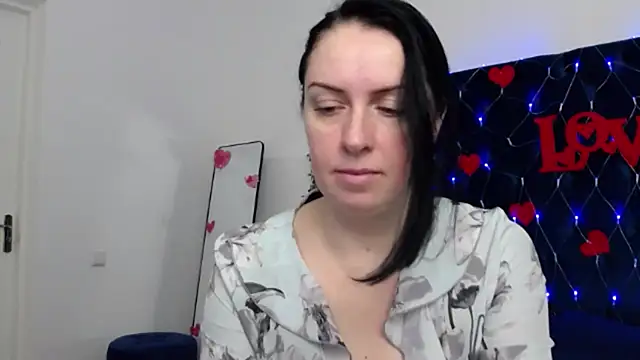 JacquelineElle online show from 02/15/25, 06:33