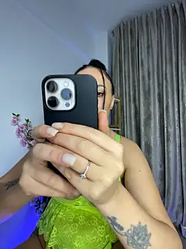 Snapshot of RaisaSalvi chatting on 11/23/25, 12:15 RaisaSalvi online show from 11/23/25, 12:15