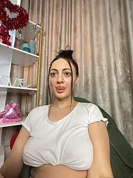 Snapshot of RaisaSalvi chatting on 02/13/26, 08:47 RaisaSalvi online show from 02/13/26, 08:47