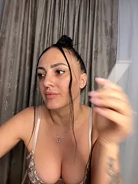 Snapshot of RaisaSalvi chatting on 09/19/25, 12:42 RaisaSalvi online show from 09/19/25, 12:42