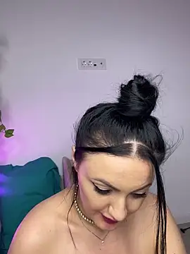 Snapshot of RaisaSalvi chatting on 02/14/25, 05:36 RaisaSalvi online show from 02/14/25, 05:36