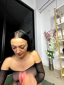 Snapshot of RaisaSalvi chatting on 12/17/25, 02:00 RaisaSalvi online show from 12/17/25, 02:00