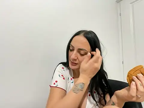 Snapshot of RaisaSalvi chatting on 11/19/25, 05:13 RaisaSalvi online show from 11/19/25, 05:13