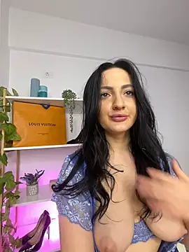 Snapshot of RaisaSalvi chatting on 03/18/25, 06:50 RaisaSalvi online show from 03/18/25, 06:50