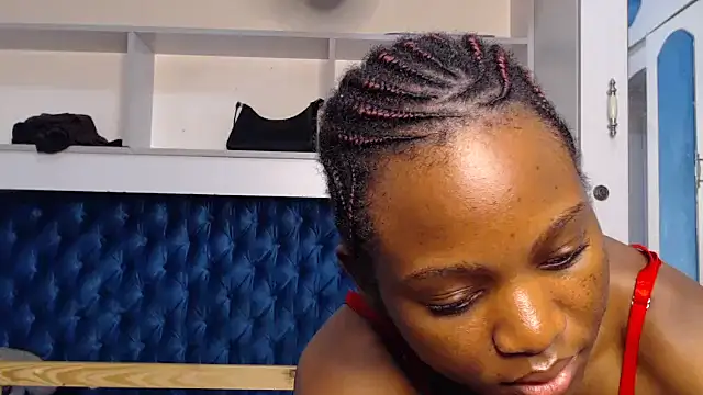 YoungDiva69 online show from 09/29/25, 07:48