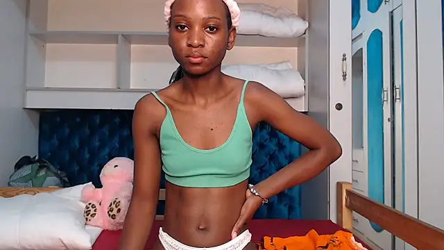 YoungDiva69 online show from 02/04/26, 08:42