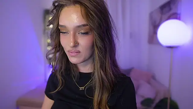 Clara Nia online show from 11/30/25, 08:20