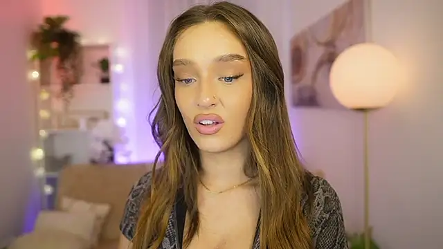 Clara Nia online show from 02/17/26, 07:33