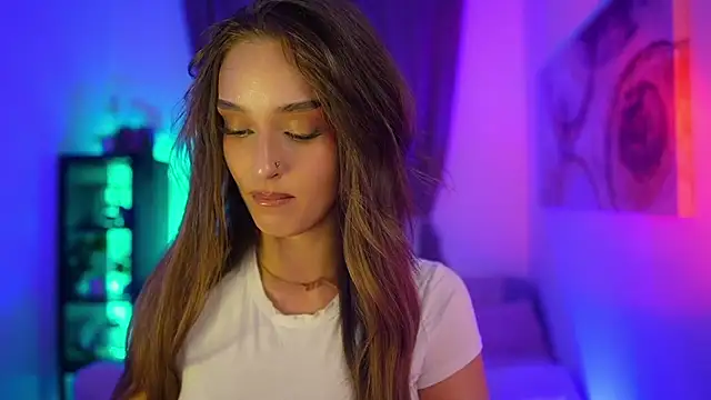 Clara Nia online show from 11/01/25, 07:41