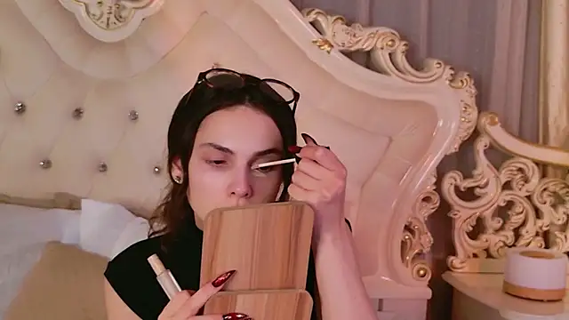 GIGI DAV online show from 10/30/25, 09:01