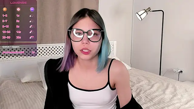 Snapshot of DarelleFare chatting on 03/15/25, 10:57 DarelleFare online show from 03/15/25, 10:57