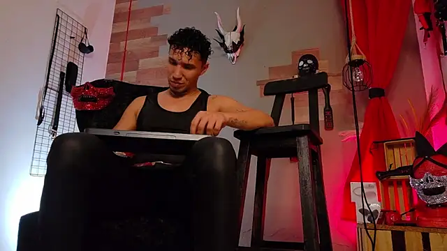 AngeloColleen online show from 11/08/25, 05:05