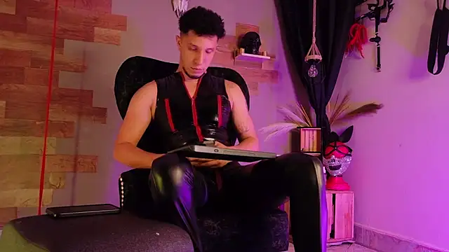 AngeloColleen online show from 11/30/25, 06:41