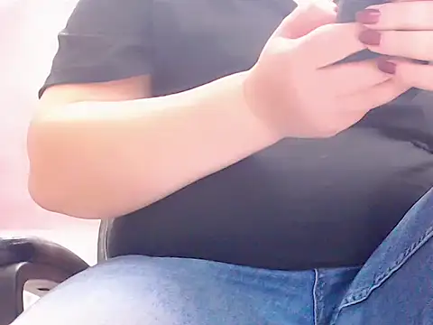 Snapshot of Wetandnaughtyxx chatting on 03/01/25, 10:02 Wetandnaughtyxx online show from 03/01/25, 10:02