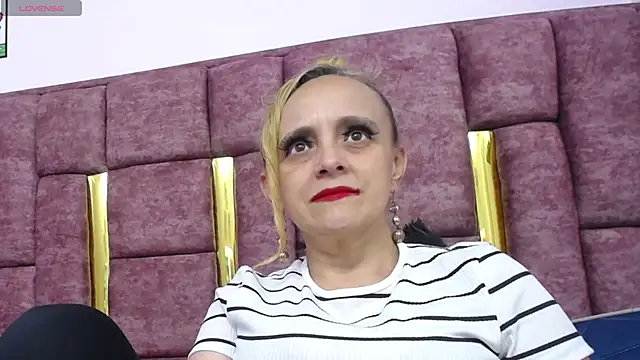 VICTORIAHANK  online show from 03/17/26, 07:28